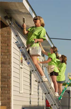 Celebrate Mother’s Day with a Gift to Door County Habitat for Humanity’s Women Build Project